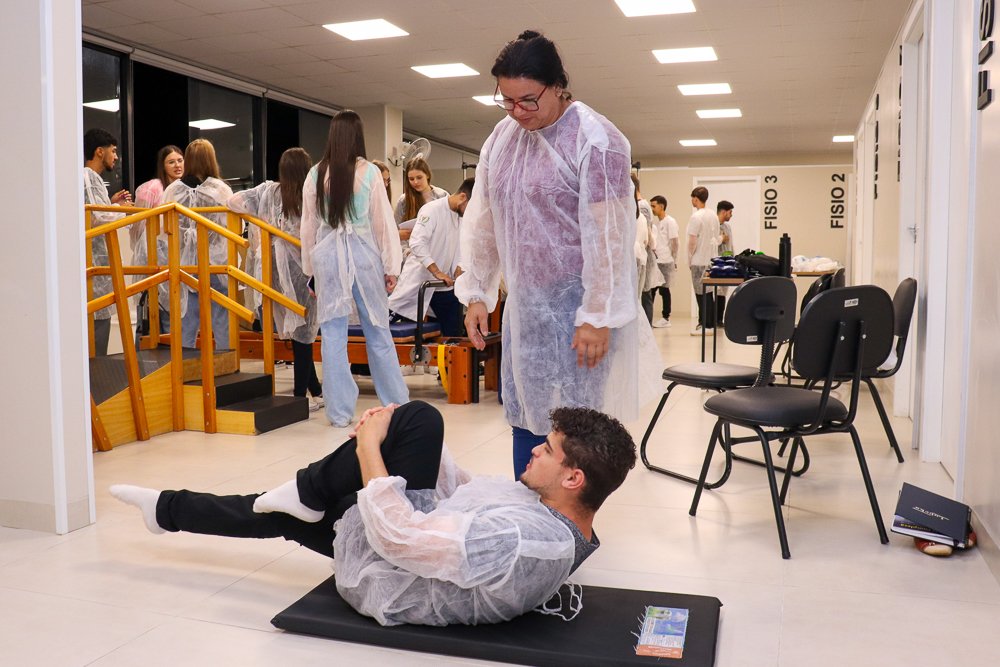 Calouros-iniciam-atividades-praticas-na-Clinica-de-Fisioterapia-1